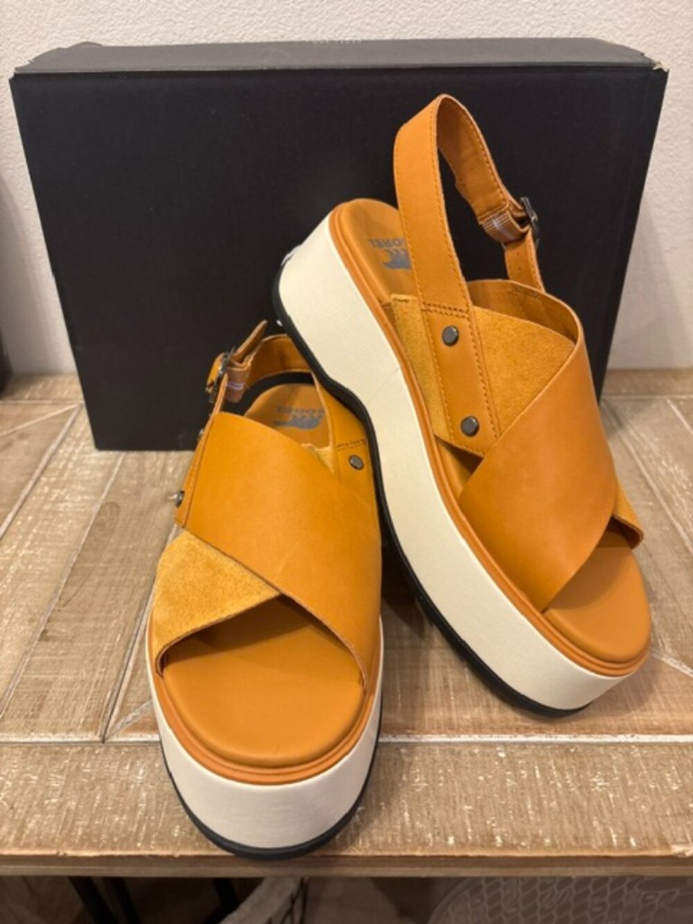 NEW SOREL Dayspring Crisscross Sandals Canyon Gold Size 8